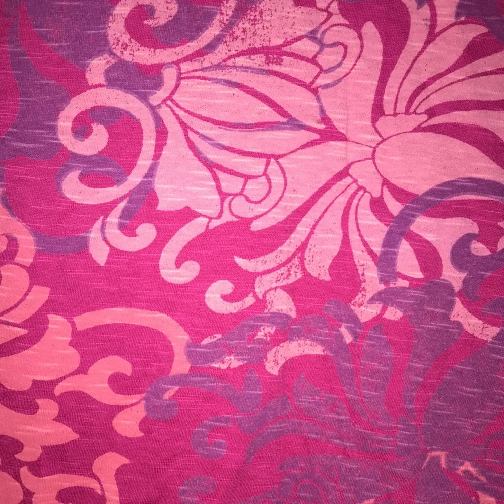 ✅Tommy Hilfiger V Neck Tee - Picture 2 of 7